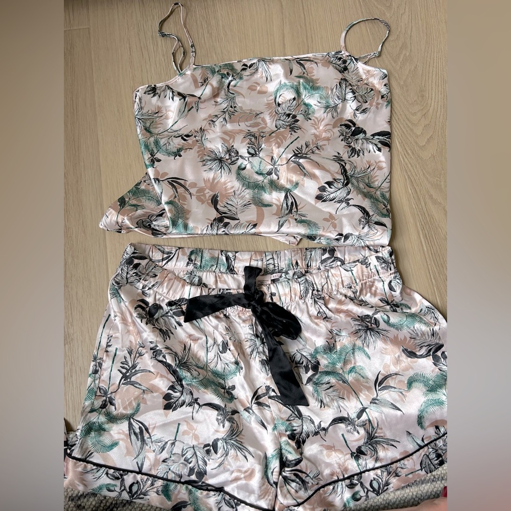 Victorias Secret tropical floral silky pajama set size small